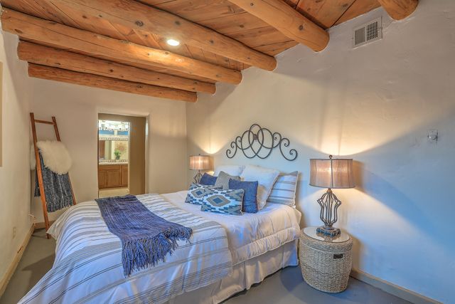 616 17th Street NW, Albuquerque, NM 87104