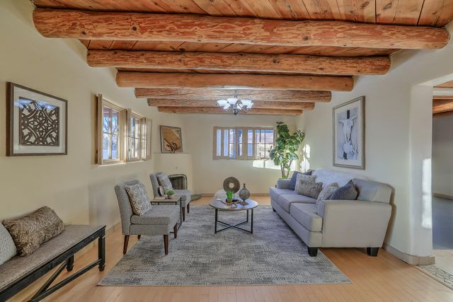 616 17th Street NW, Albuquerque, NM 87104