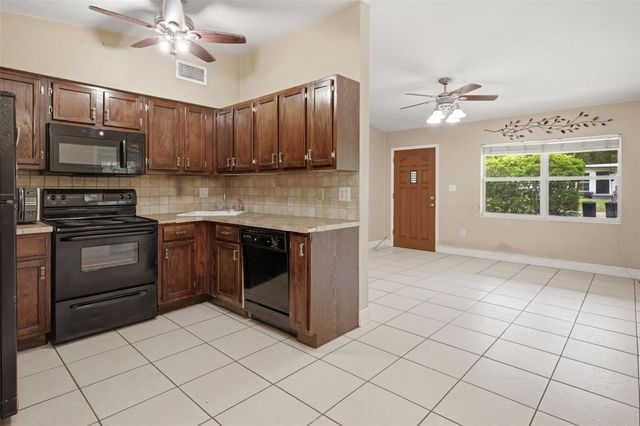 452 OAKHURST STREET, Altamonte Springs, FL 32701