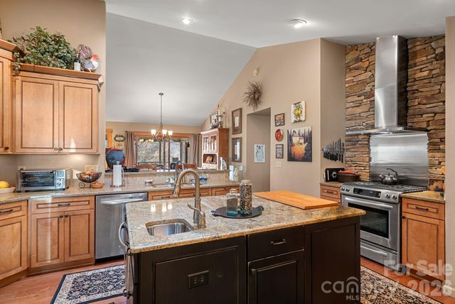 306 S Sequoyah Lane, Brevard, NC 28712