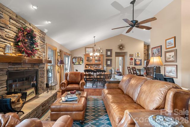 306 S Sequoyah Lane, Brevard, NC 28712