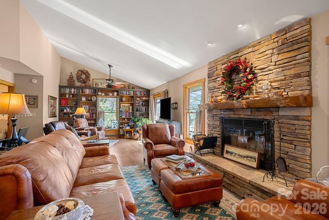 306 S Sequoyah Lane, Brevard, NC 28712