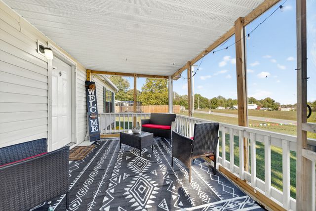 634 Pointe Ln, Lafayette, TN 37083