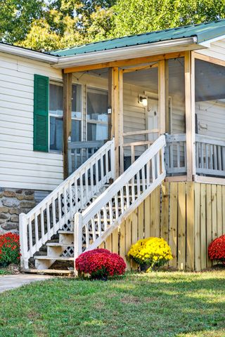 634 Pointe Ln, Lafayette, TN 37083