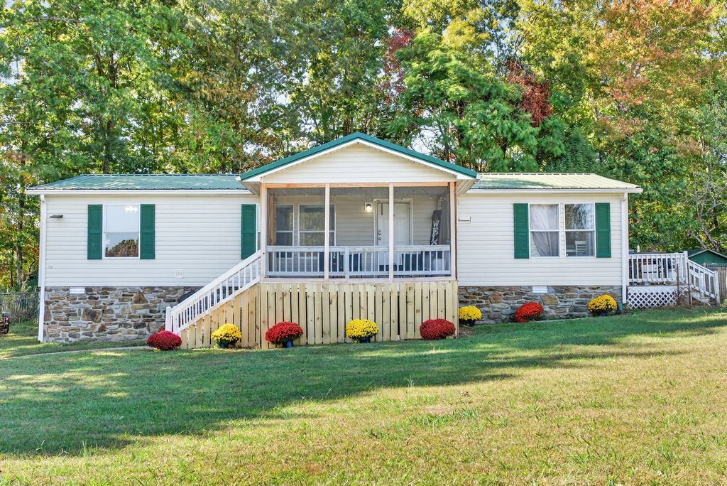 634 Pointe Ln, Lafayette, TN 37083