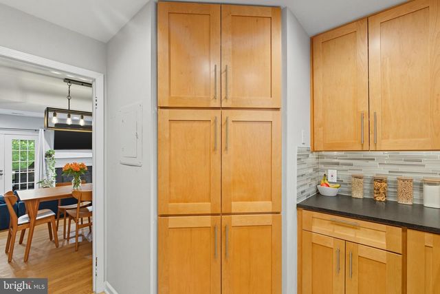 2923 S WOODSTOCK ST #B, Arlington, VA 22206