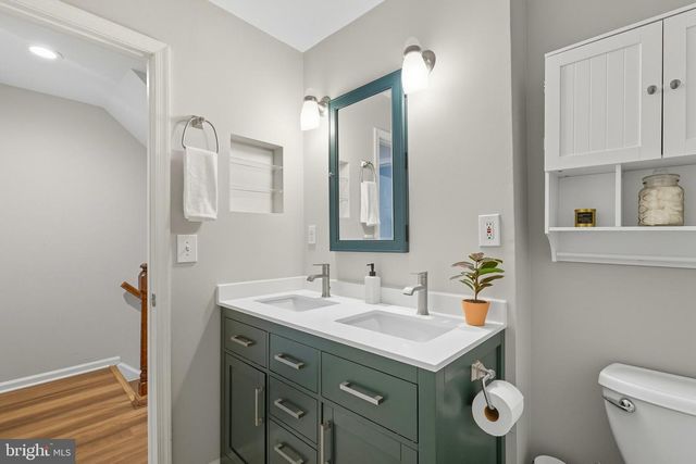 2923 S WOODSTOCK ST #B, Arlington, VA 22206