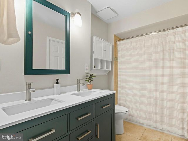 2923 S WOODSTOCK ST #B, Arlington, VA 22206