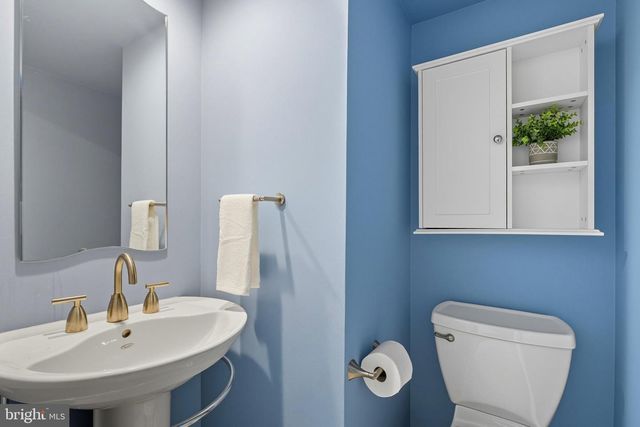 2923 S WOODSTOCK ST #B, Arlington, VA 22206