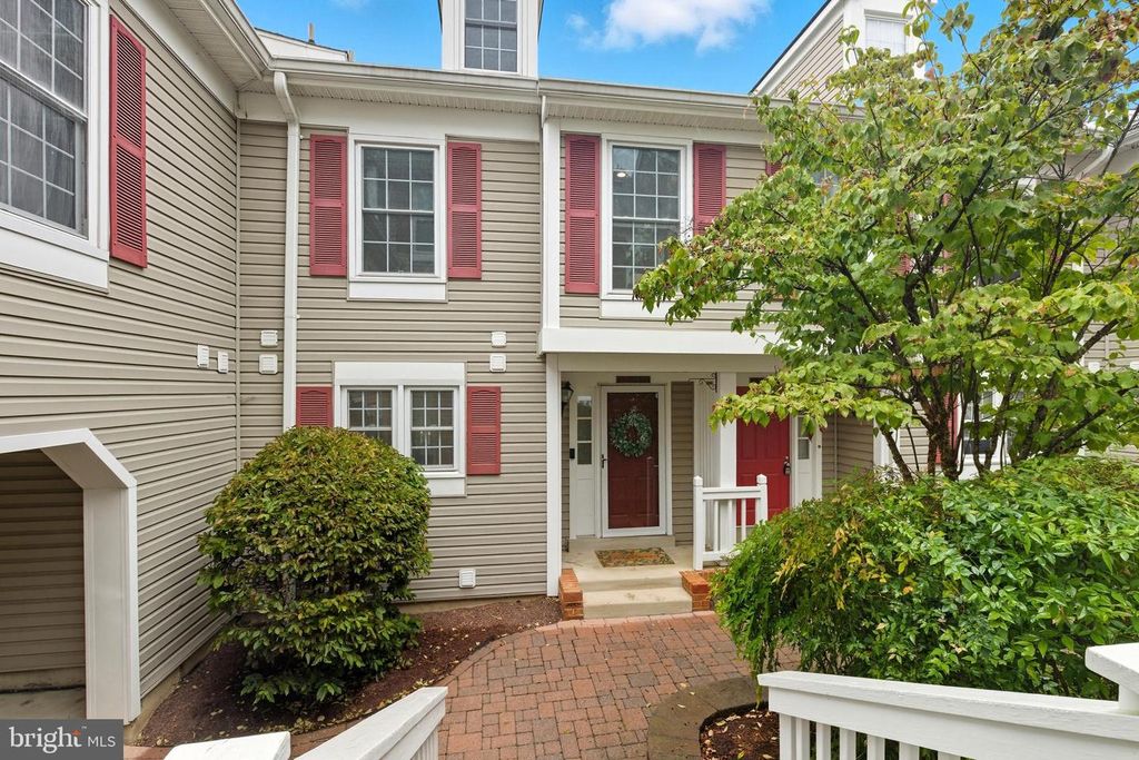 2923 S WOODSTOCK ST #B, Arlington, VA 22206