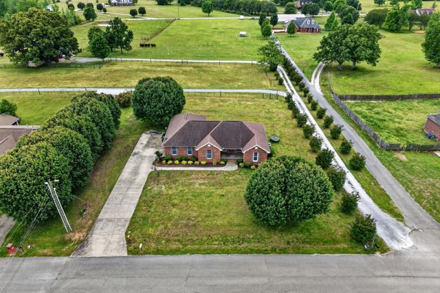 31 Eastridge Rd, Fayetteville, TN 37334