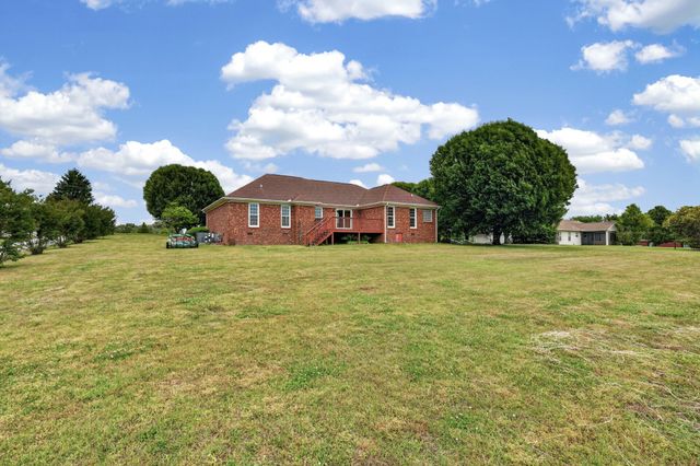 31 Eastridge Rd, Fayetteville, TN 37334