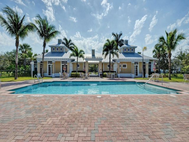 2030 Bridgepointe Circle 112, Vero Beach, FL 32967