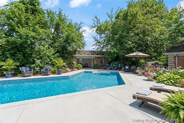 6810 Appleleaf Lane, Sellersburg, IN 47172