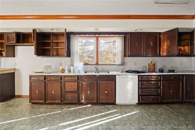 6810 Appleleaf Lane, Sellersburg, IN 47172