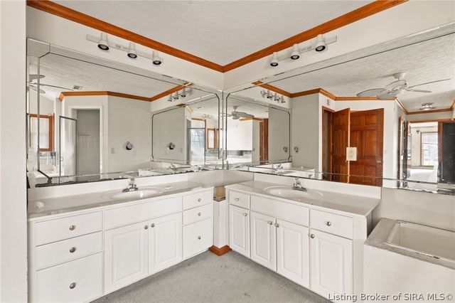 6810 Appleleaf Lane, Sellersburg, IN 47172