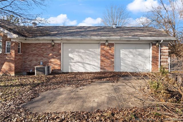 6810 Appleleaf Lane, Sellersburg, IN 47172