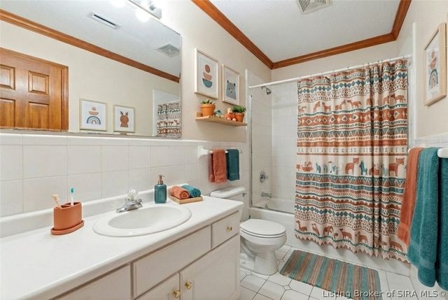 6810 Appleleaf Lane, Sellersburg, IN 47172