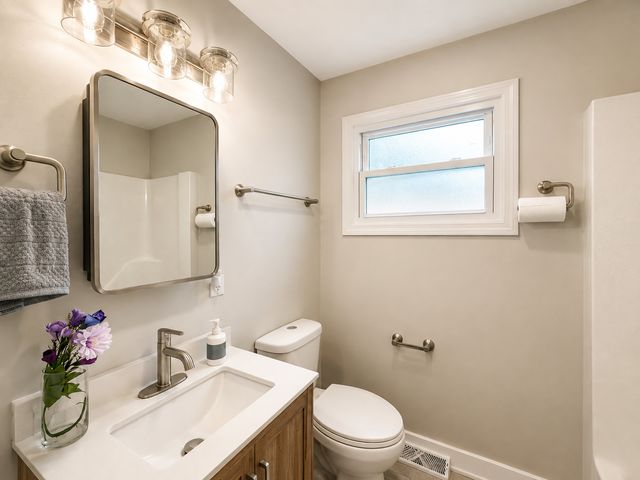 8820 S Princeton Avenue, Chicago, IL 60620