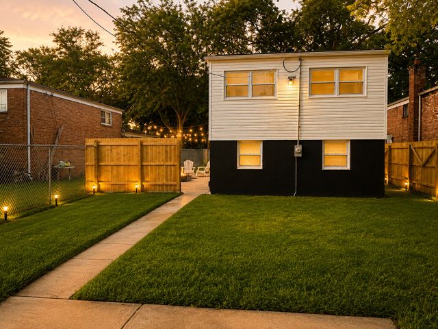 8820 S Princeton Avenue, Chicago, IL 60620
