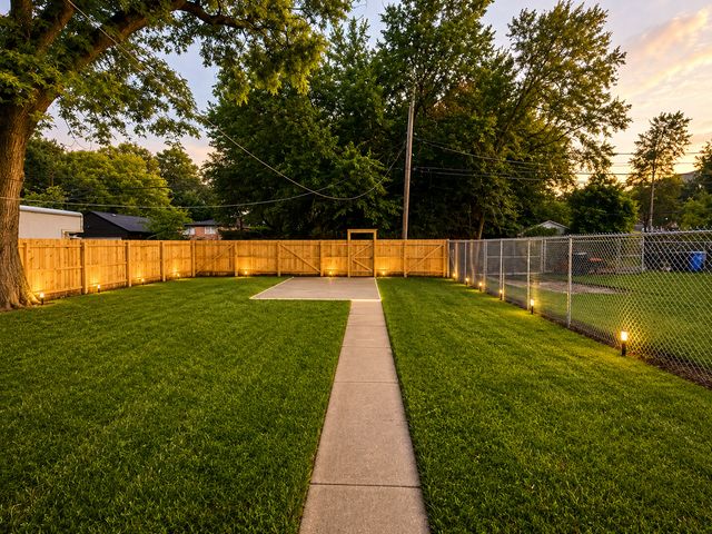 8820 S Princeton Avenue, Chicago, IL 60620