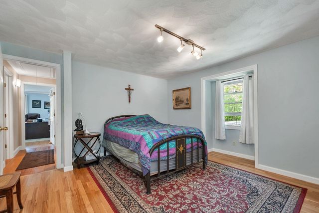 40 Sheldon Road, Derry, NH 03038