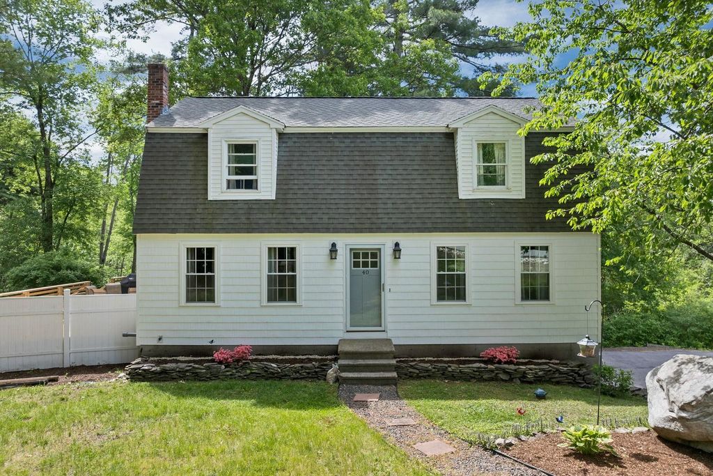 40 Sheldon Road, Derry, NH 03038