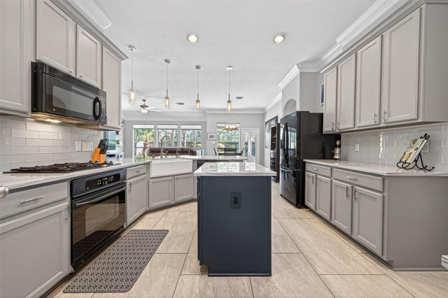 20938 Kransburg Ridge Drive, Porter, TX 77365