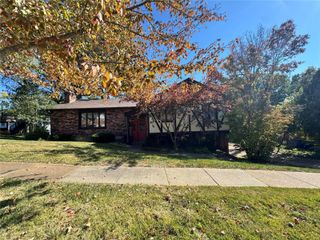 5810 Flaming Leaf Court, St Louis, MO 63129