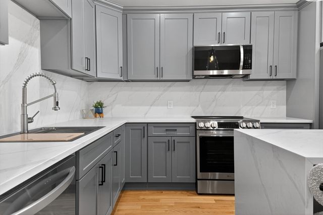 60 Stanley Street 202B, Boston, MA 02125
