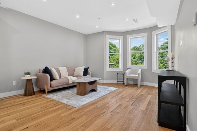 60 Stanley Street 202B, Boston, MA 02125