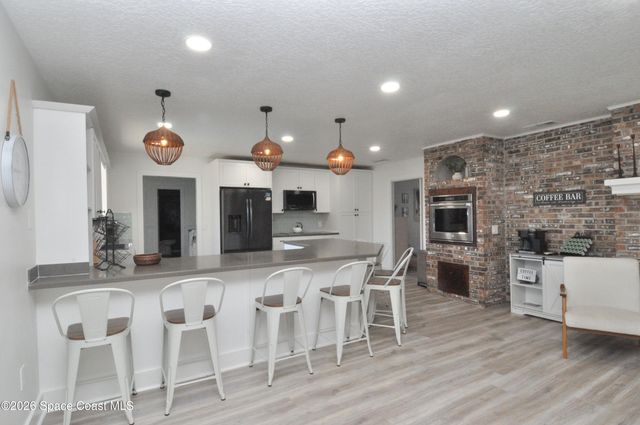 999 Sunswept Road NE, Palm Bay, FL 32905