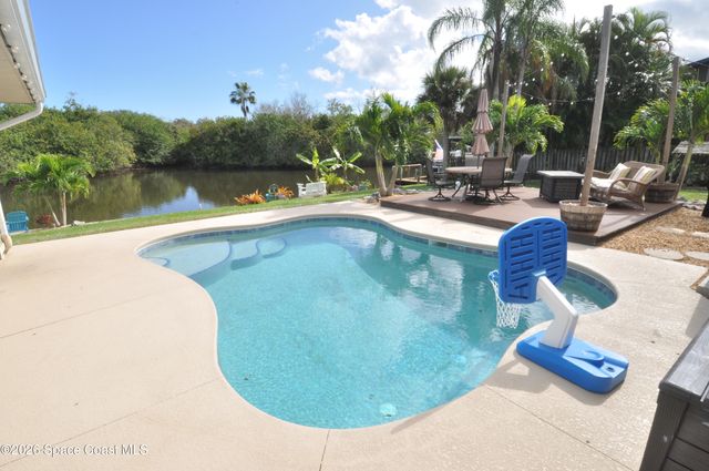 999 Sunswept Road NE, Palm Bay, FL 32905