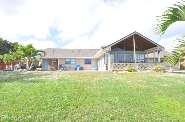 999 Sunswept Road NE, Palm Bay, FL 32905