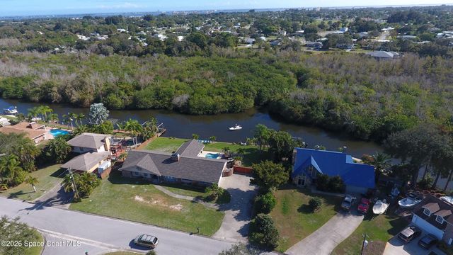 999 Sunswept Road NE, Palm Bay, FL 32905