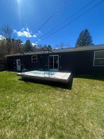 1012 Owosso Street, East Tawas, MI 48730