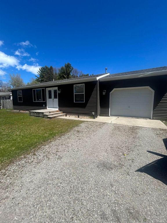 1012 Owosso Street, East Tawas, MI 48730