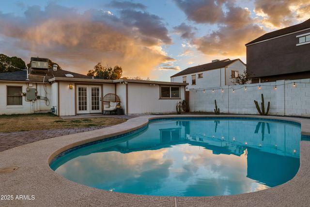 2722 E VIRGINIA Avenue, Phoenix, AZ 85008