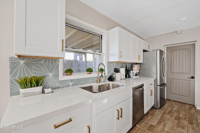 2722 E VIRGINIA Avenue, Phoenix, AZ 85008