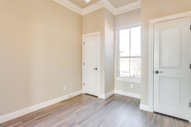 320 Oar Wood Drive, Granbury, TX 76049