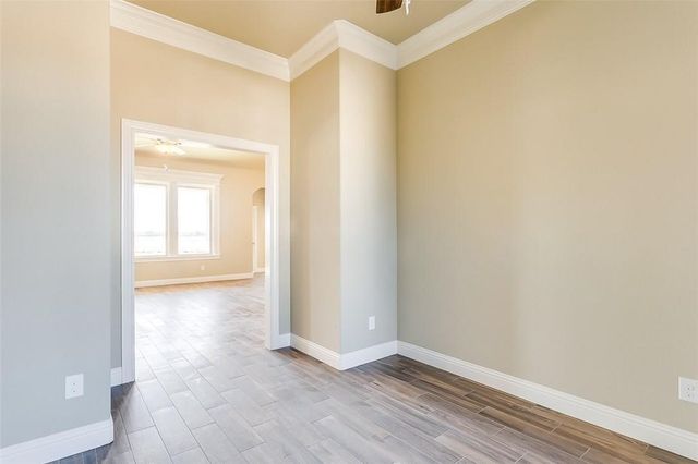 320 Oar Wood Drive, Granbury, TX 76049