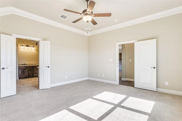 320 Oar Wood Drive, Granbury, TX 76049