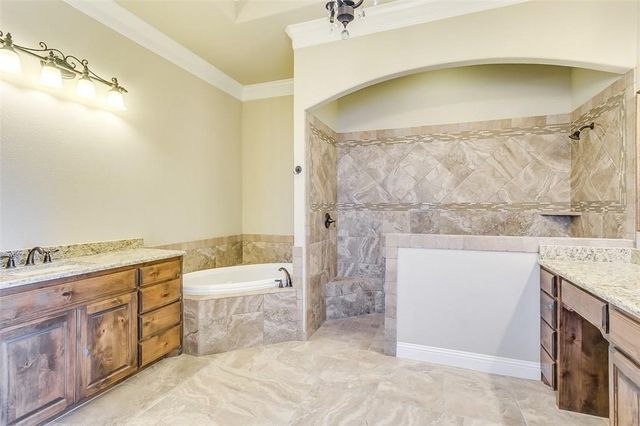 320 Oar Wood Drive, Granbury, TX 76049