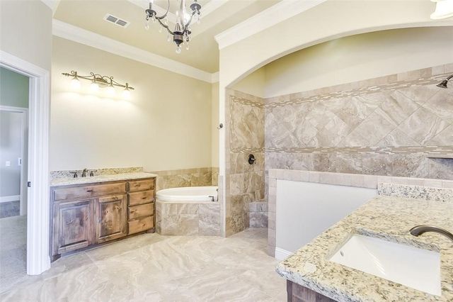 320 Oar Wood Drive, Granbury, TX 76049