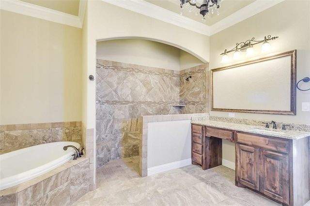 320 Oar Wood Drive, Granbury, TX 76049