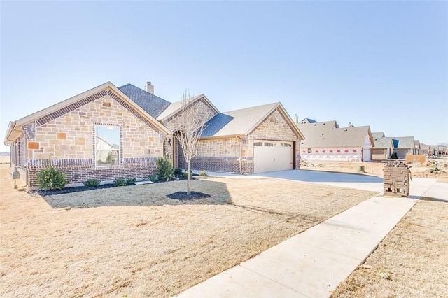 320 Oar Wood Drive, Granbury, TX 76049
