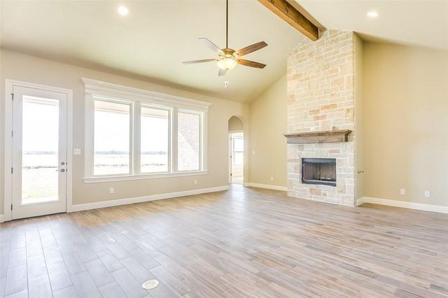 320 Oar Wood Drive, Granbury, TX 76049