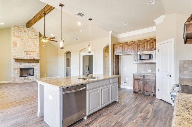 320 Oar Wood Drive, Granbury, TX 76049