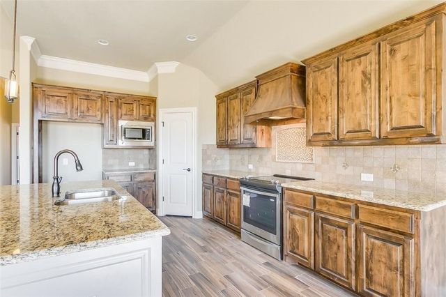 320 Oar Wood Drive, Granbury, TX 76049