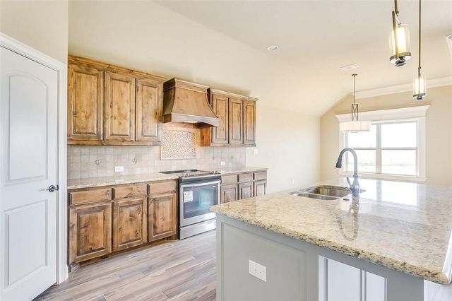 320 Oar Wood Drive, Granbury, TX 76049